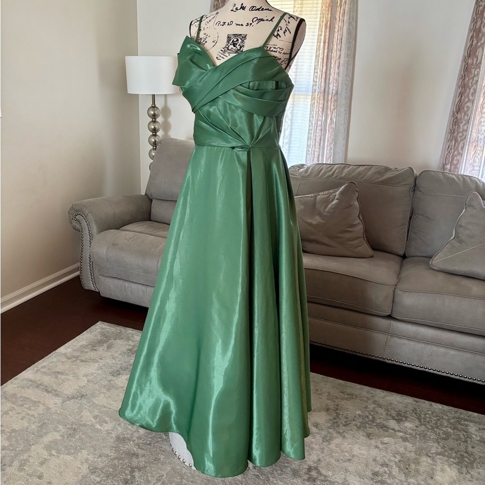 Prom Pageant Dress - Picture 5 of 9